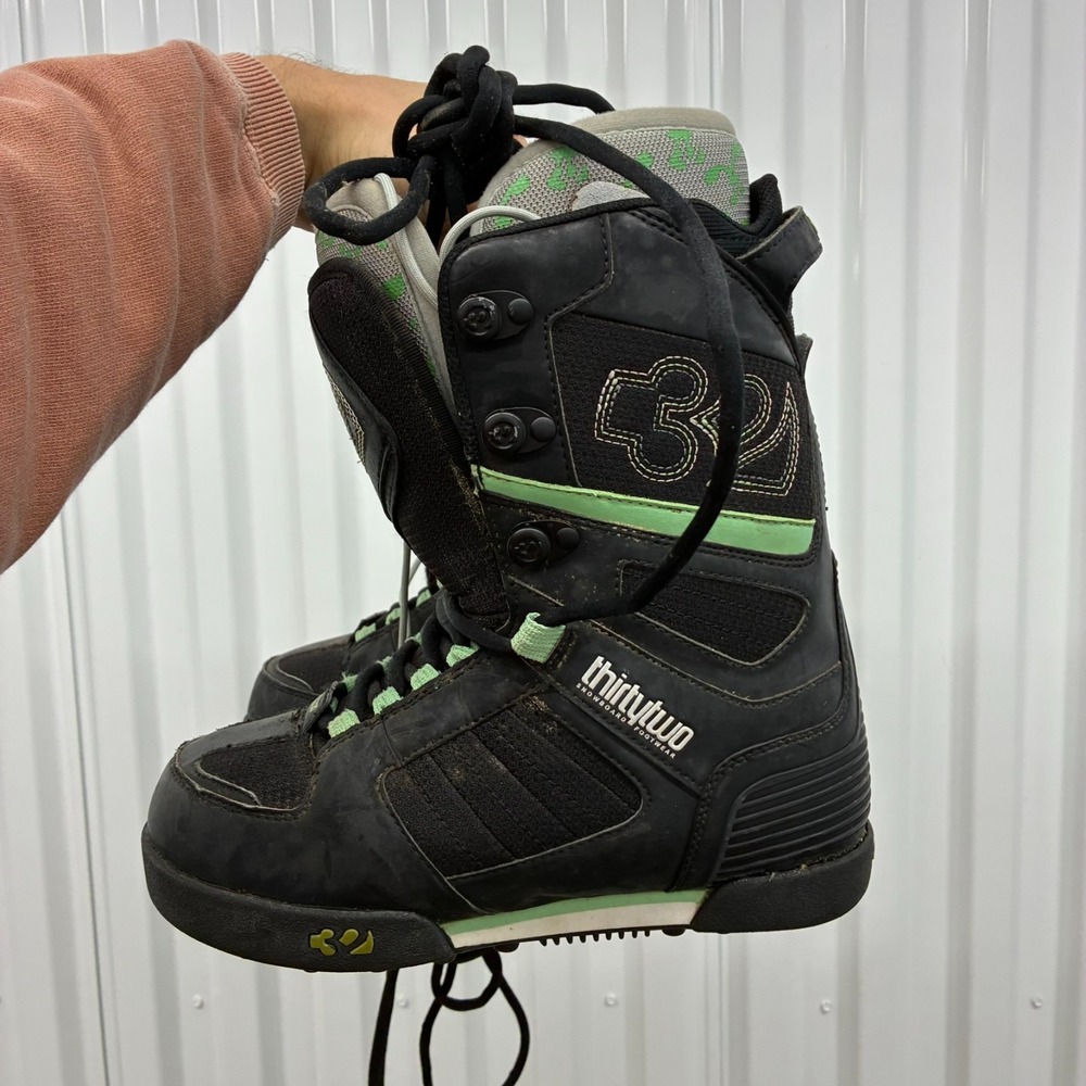 ThirtyTwo Shifty Women's Snowboard Boots Size 9 US Black Soft Flex All Mountain
